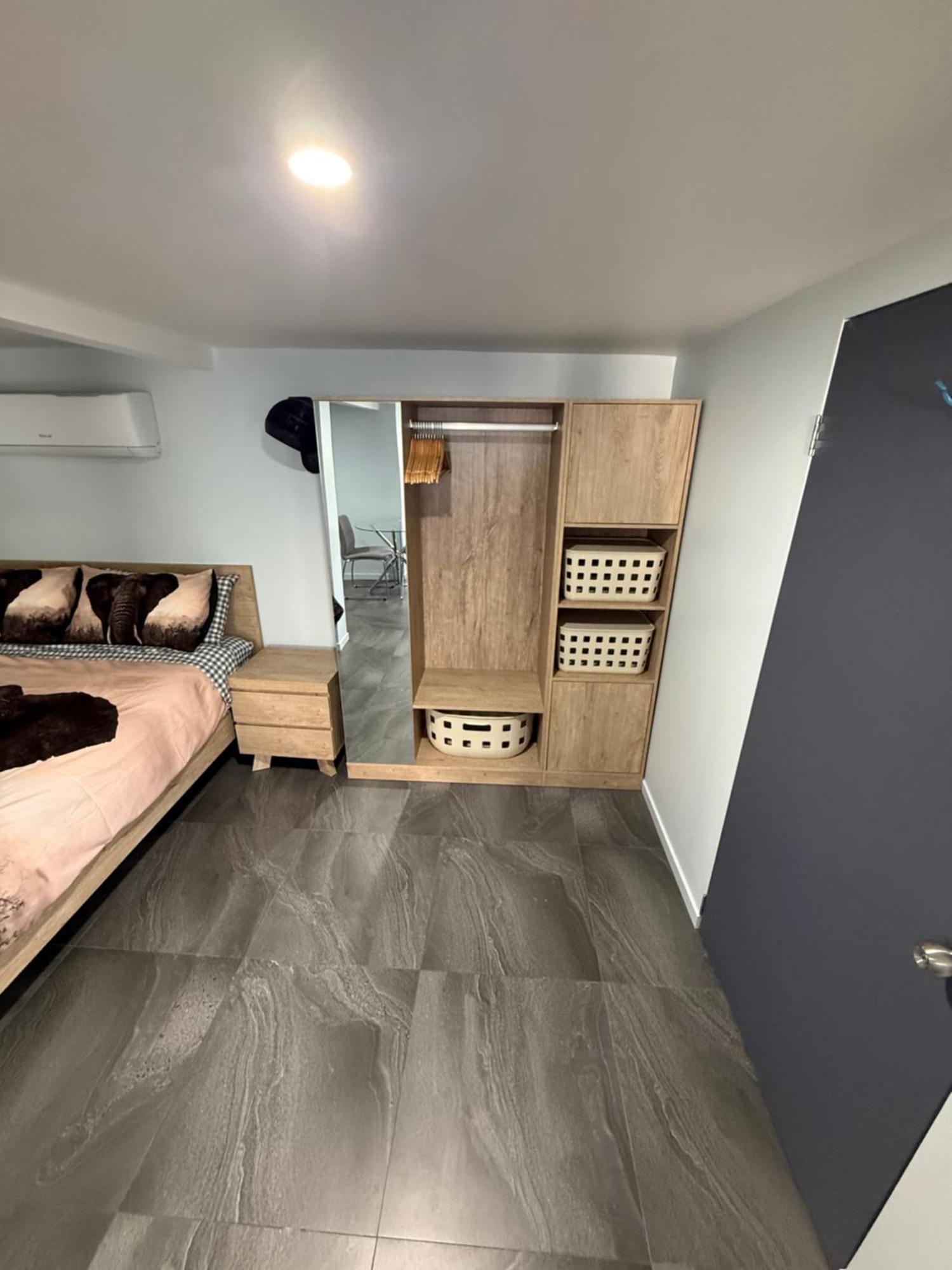 Отель Bee House Dinmore Экстерьер фото